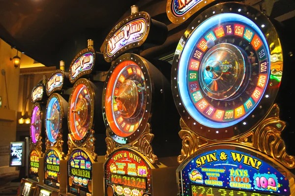 Bigger Bass Bonanza slot game interface on alexistogel gacor mobile app
